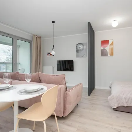 Eleganckie Blisko Rzeki W Gdansku Z Balkonem By Renters 格但斯克