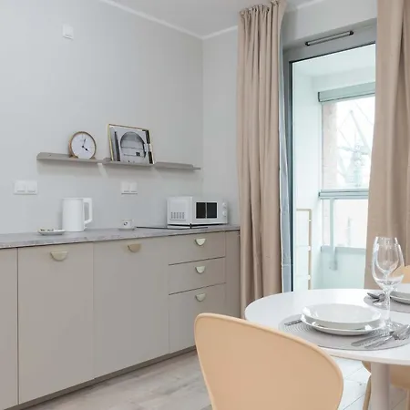 Eleganckie Blisko Rzeki W Gdansku Z Balkonem By Renters Lägenhet